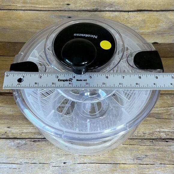 Neatness Large Salad Spinner with Drain, Bowl, and Colander Used - Picture 4 of 7